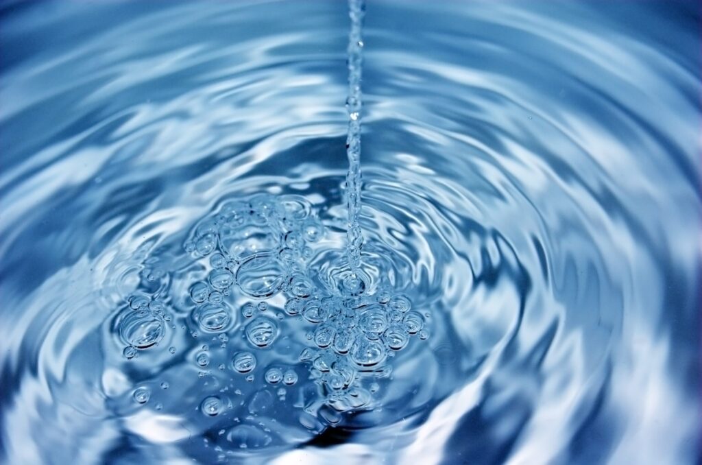 chorro de agua scaled.jpg